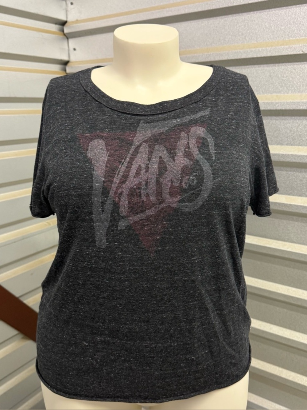VANS Off The Wall Classic Logo Back Cut Out Distressed T-Shirt- Y2K Size XL